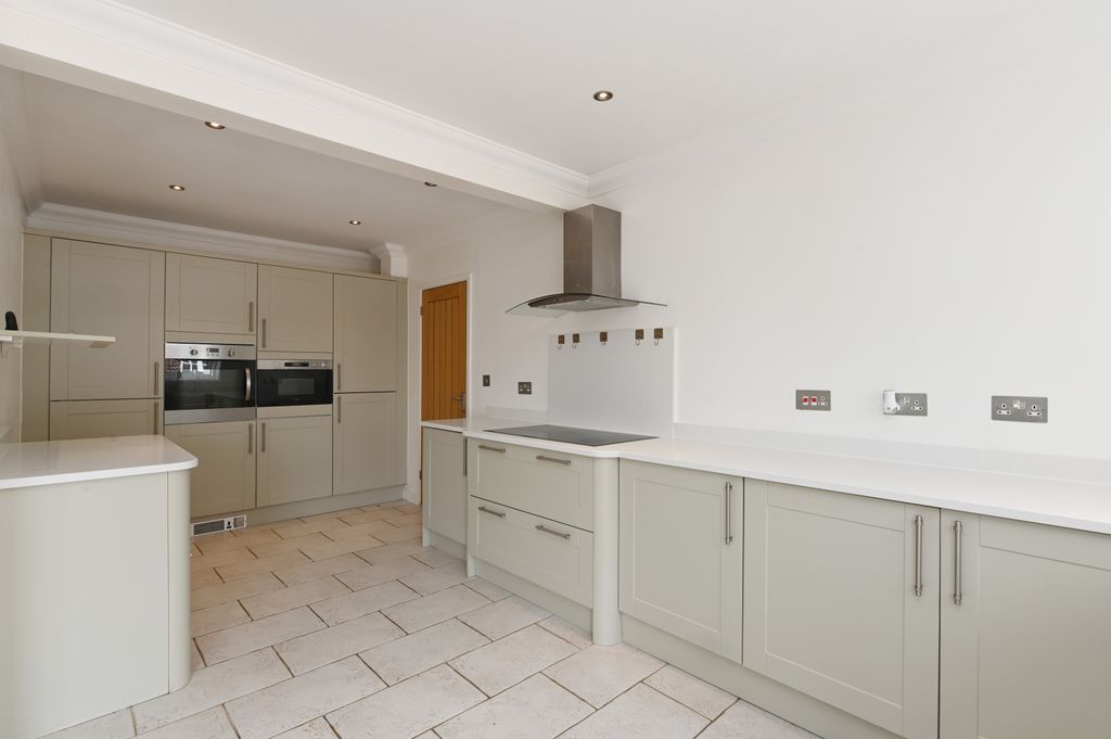 Property photo 3 of 12 Chapelfield0004
