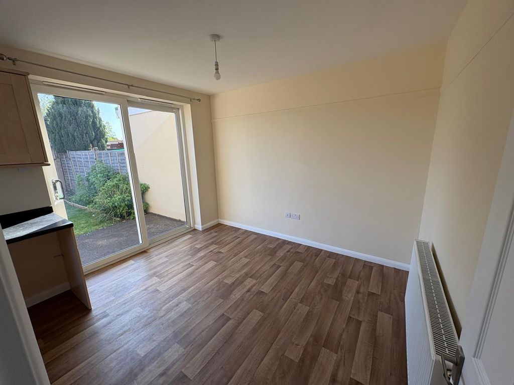 Property photo 3 of 14 Dining Area