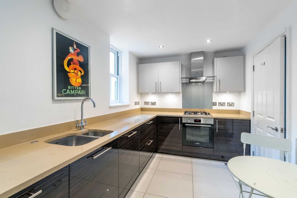 Property photo 3 of 12 Kitchen