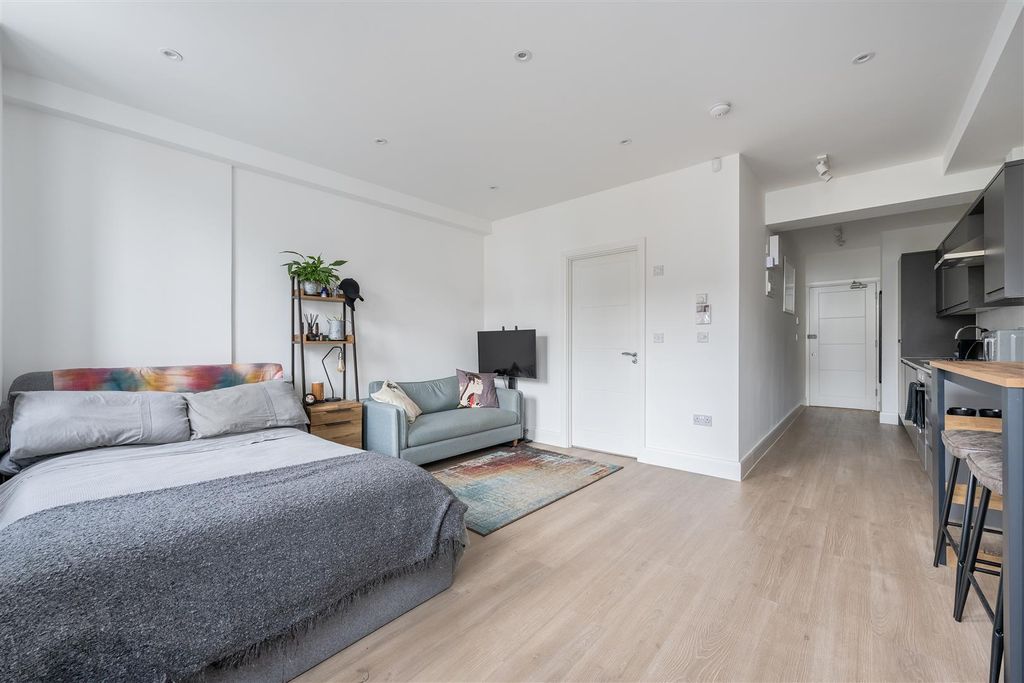 Property photo 3 of 13 Maybank Road