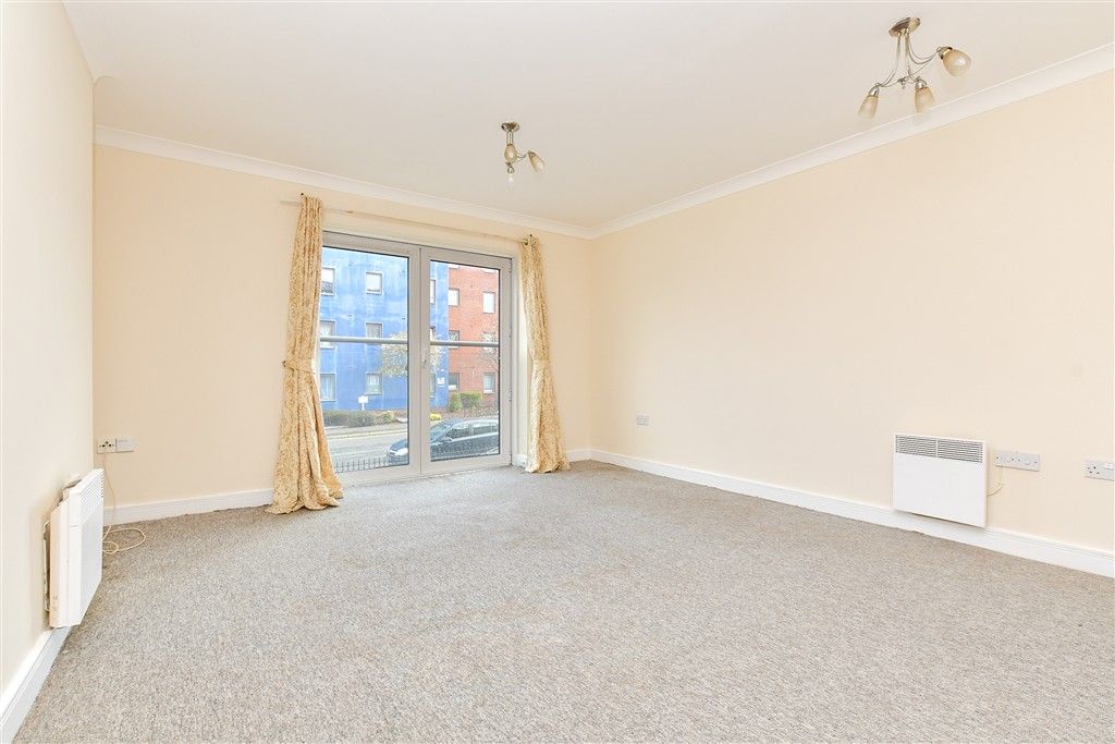 Property photo 3 of 14 Kitchen / Lounge