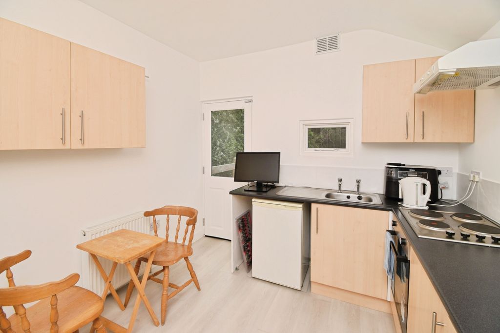 Property photo 3 of 18 Kitchen/Diner