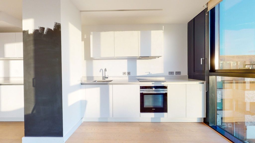 Property photo 2 of 18 Kitchen
