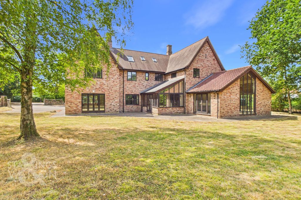 Property photo 2 of 43