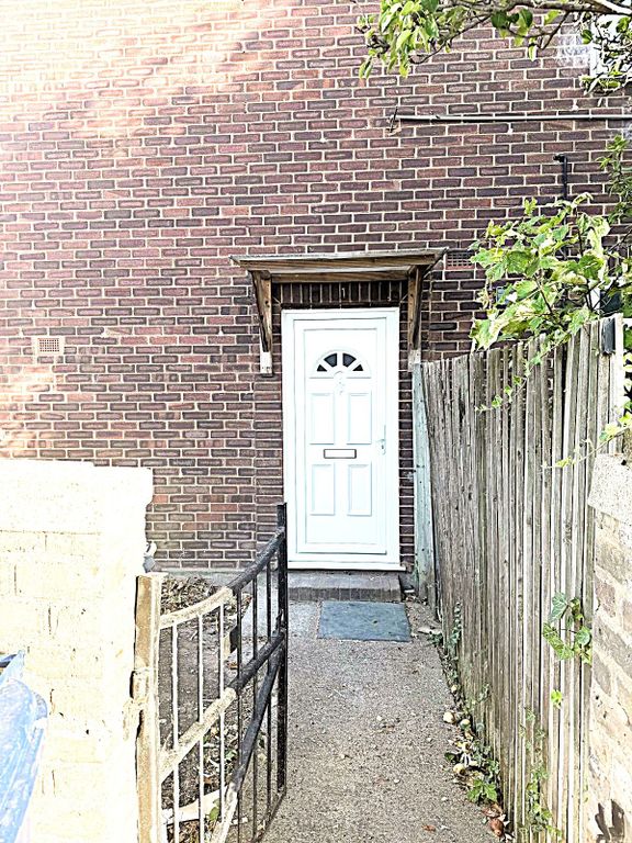 Property photo 1 of 8 2-Bedroom Property To Rent In Witley Gardens, Southall