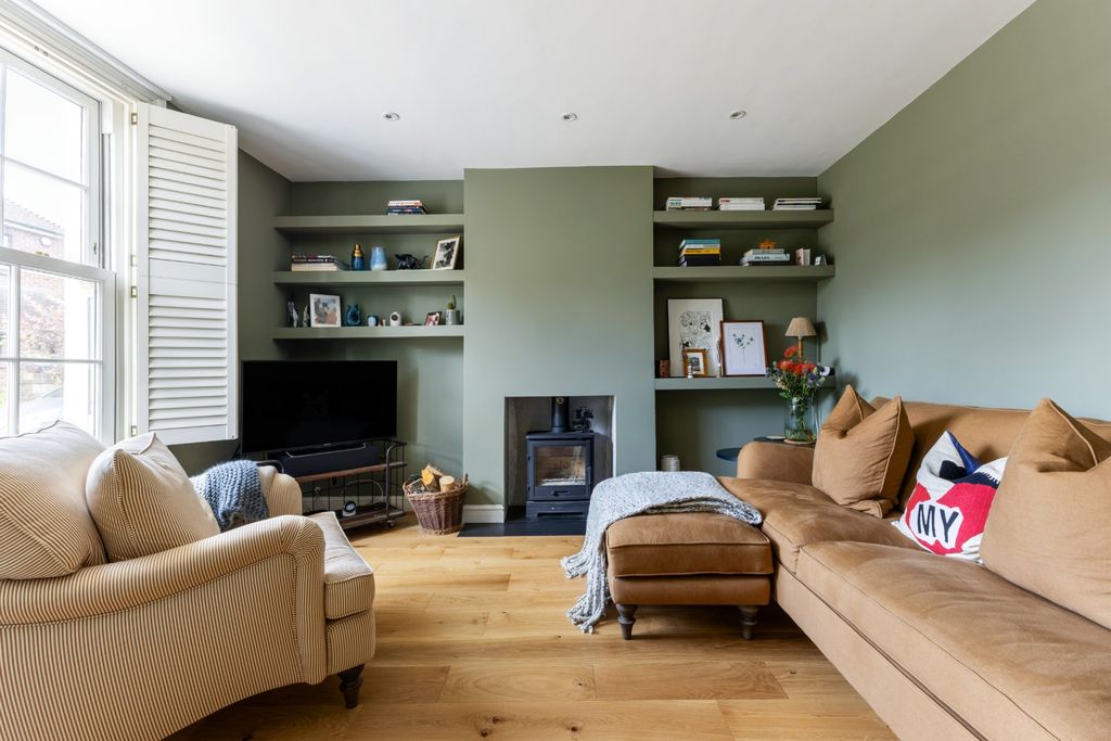 Property photo 2 of 10 Sitting Room