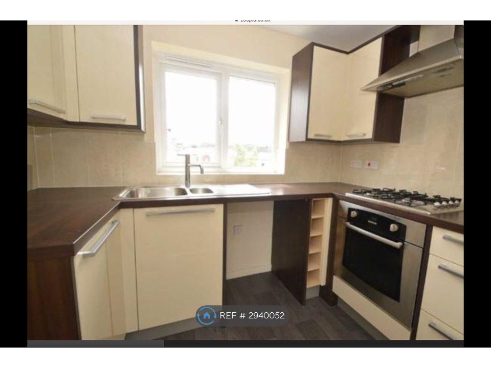 Property photo 2 of 5 Kitchen