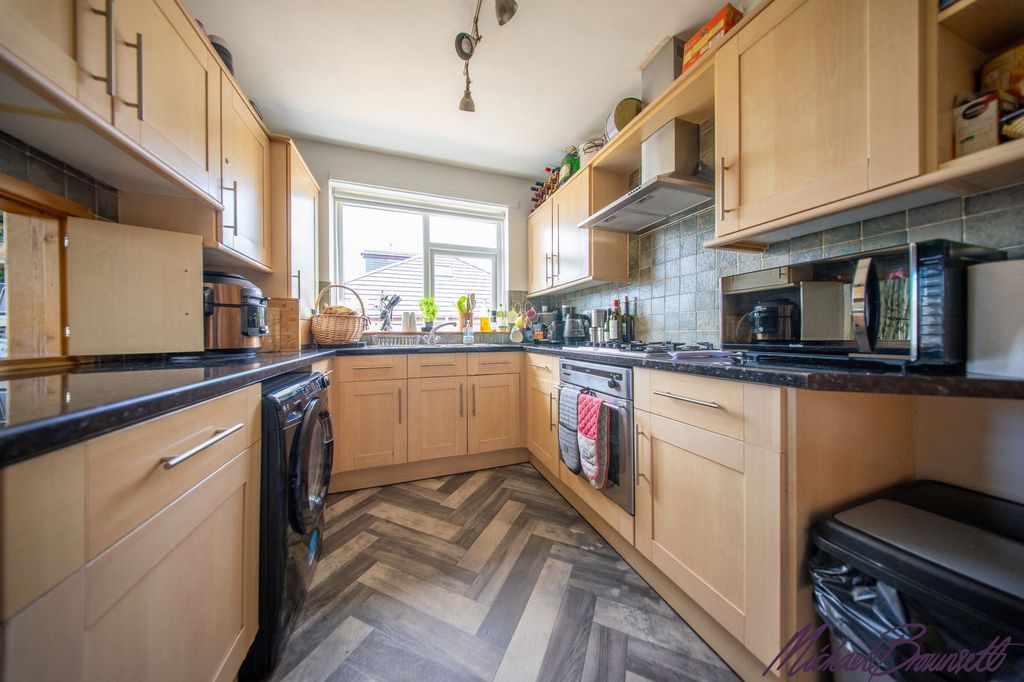 Property photo 3 of 26