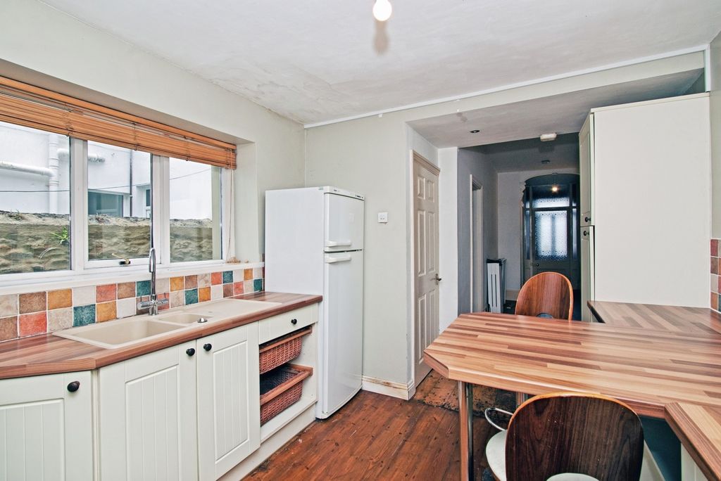 Property photo 3 of 16 Photo