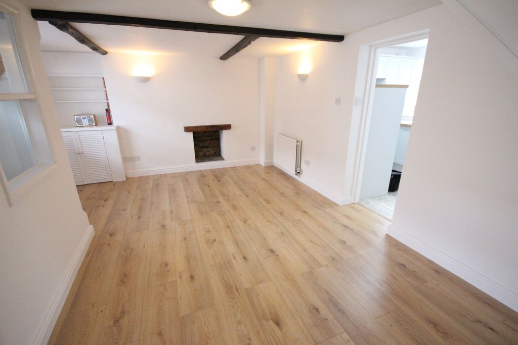 Property photo 3 of 9 Living/ Dining Room