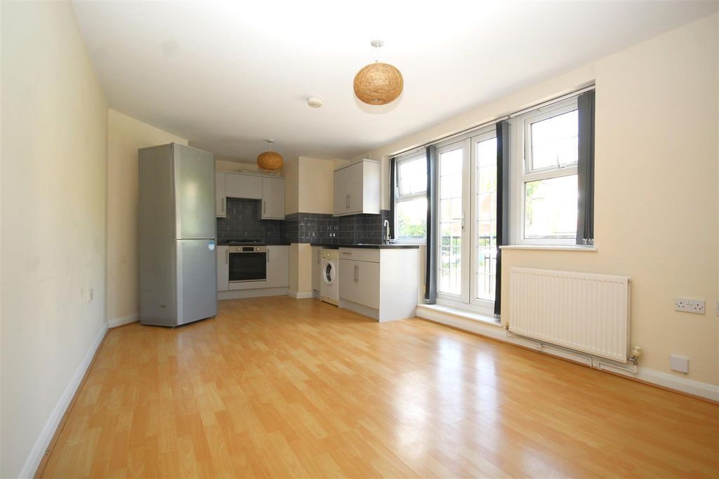 Property photo 2 of 11 Img_9921.Jpg