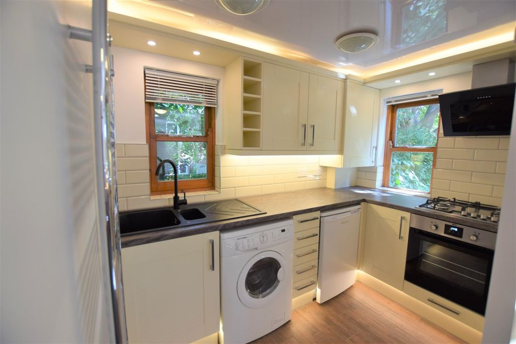 Property photo 2 of 9 Kitchen