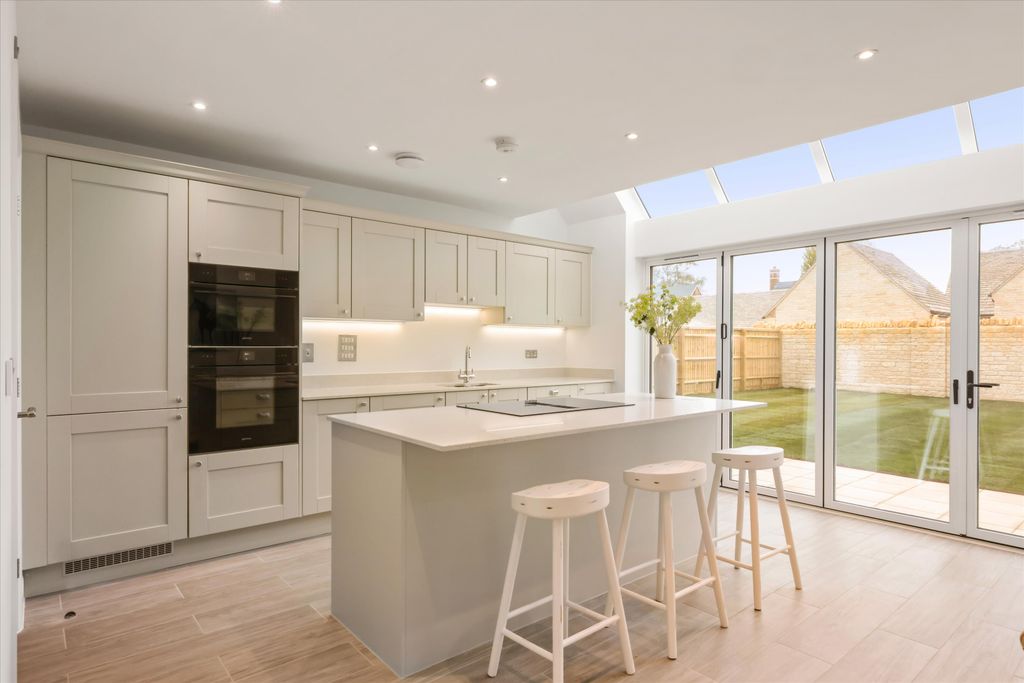 Property photo 2 of 17 Image