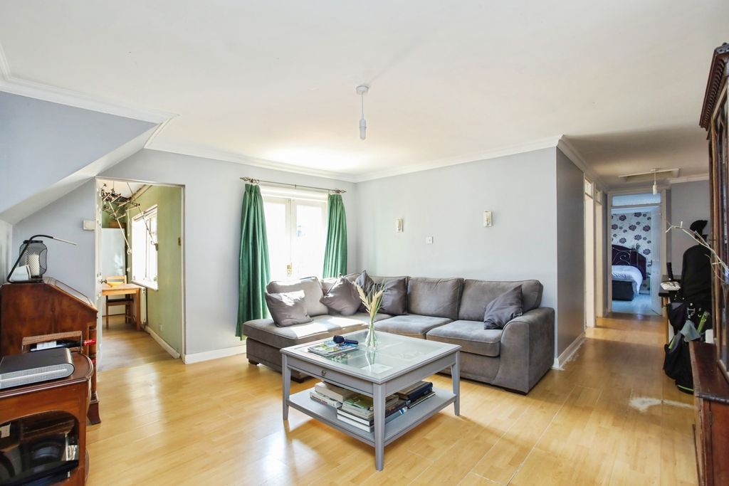 Property photo 3 of 11 Pbox-Img.Jpg