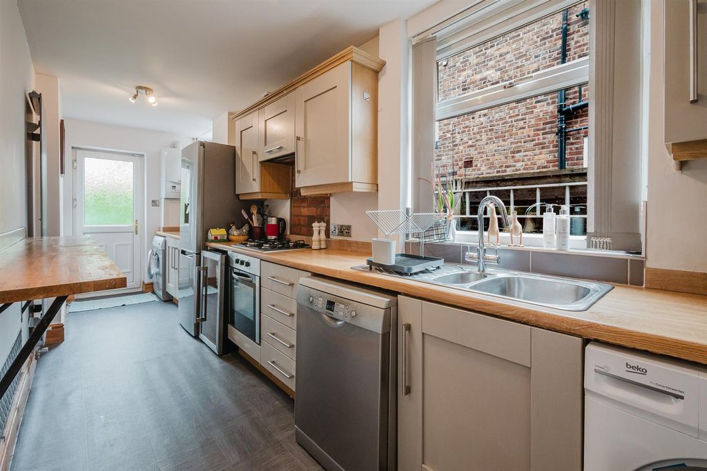 Property photo 3 of 28 Kitchen