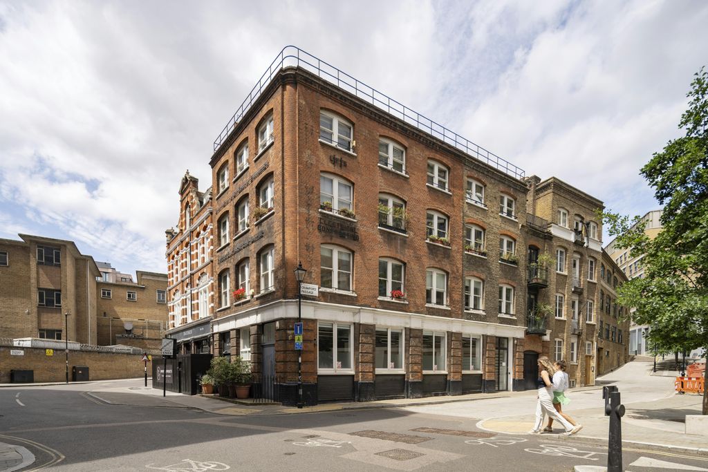 Property photo 2 of 11 Exterior