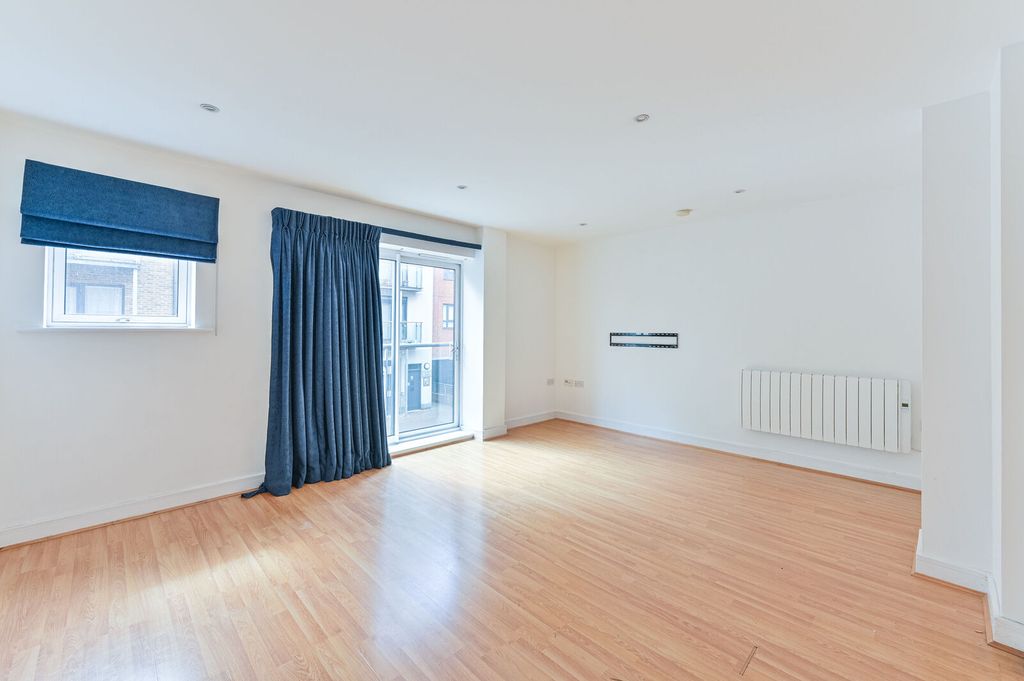 Property photo 2 of 19