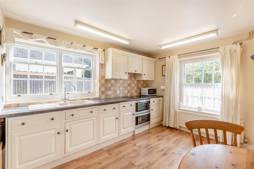 Property photo 2 of 20 Kitchen