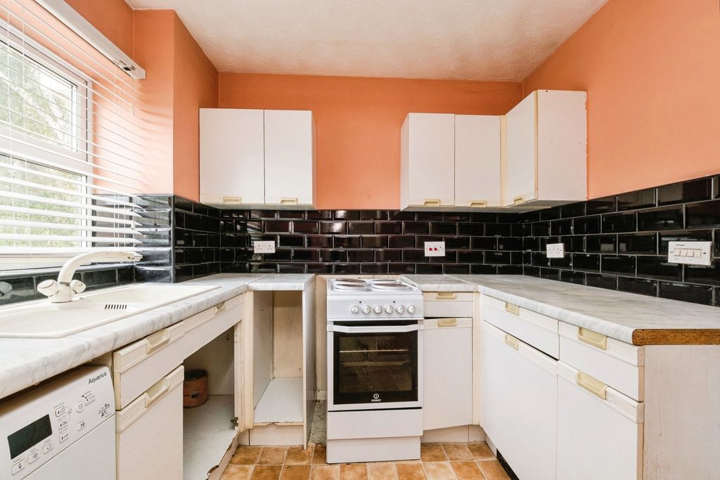 Property photo 3 of 8 Pbox-Img.Jpg