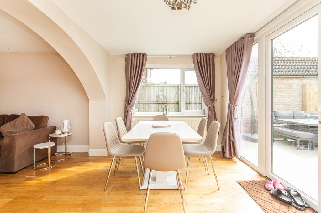 Property photo 3 of 15 Picture 3