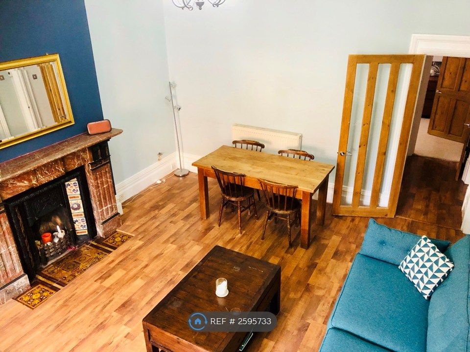 Property photo 3 of 18 Solid Oak Dining Table