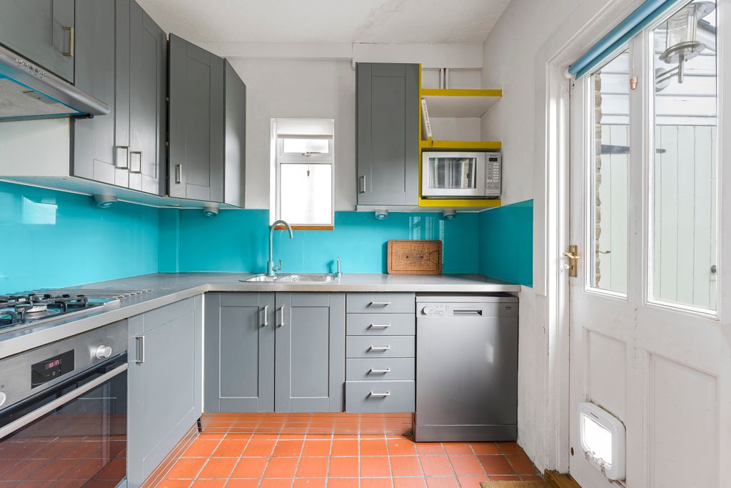 Property photo 3 of 18