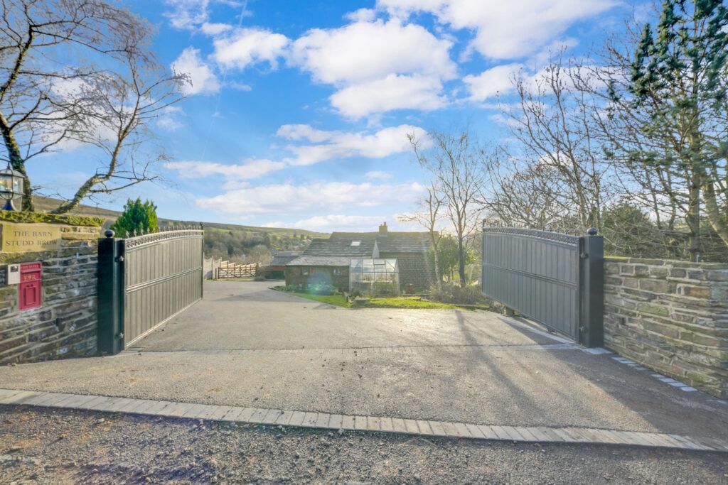 Property photo 2 of 35