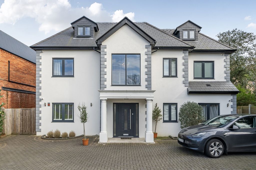 Property photo 1 of 20 1418052-19-69A6F8...