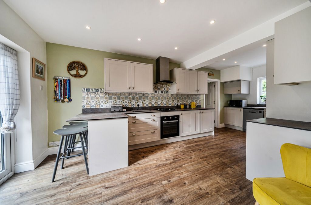 Property photo 3 of 25 4