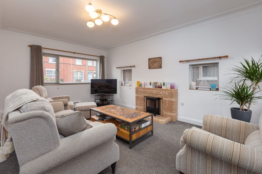 Property photo 2 of 27