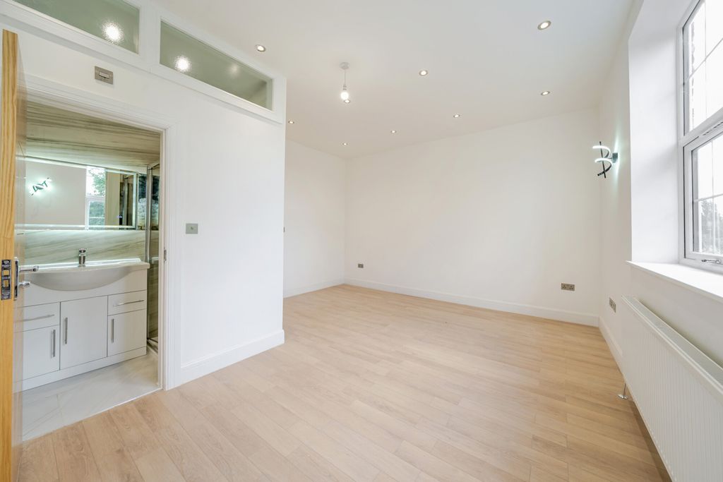 Property photo 3 of 20 1472629-13-6A2293...