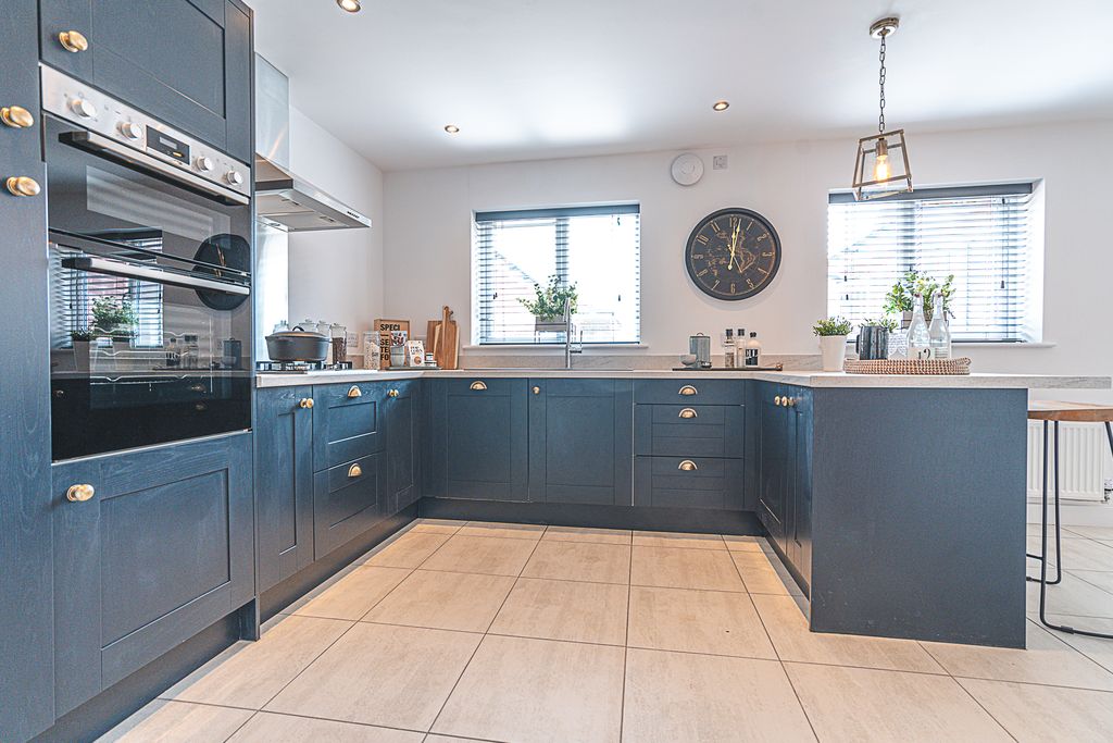 Property photo 3 of 21 4 Citrine Kitchen Qt