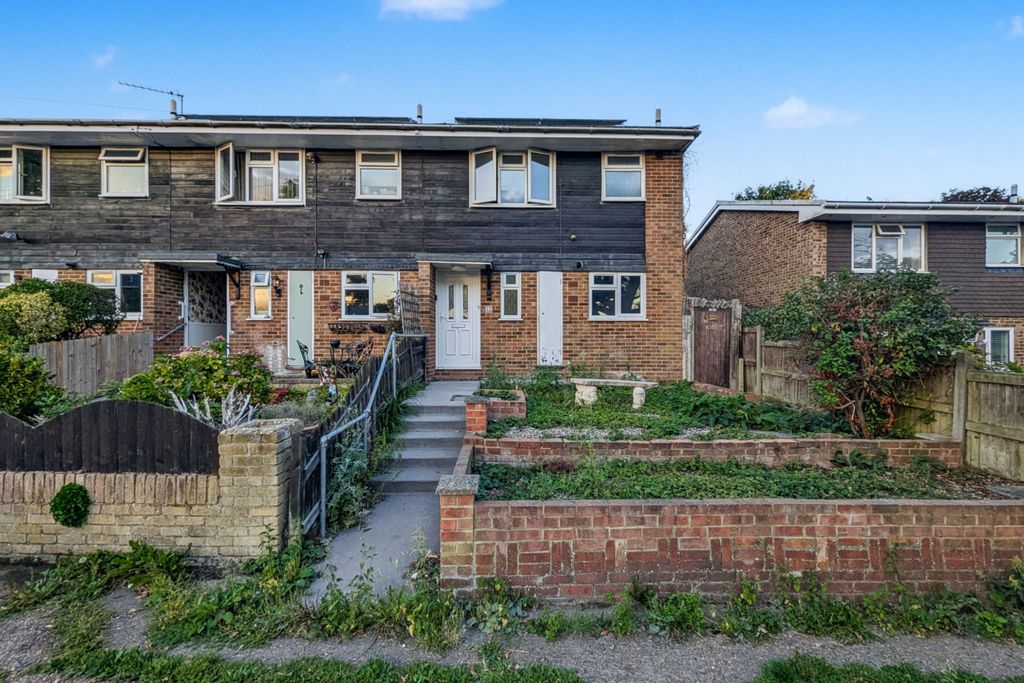 Property photo 1 of 18 28 Freshfields, Croydon, Cr0 7Qs