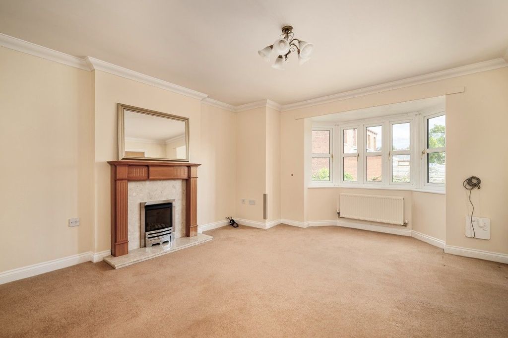 Property photo 2 of 27