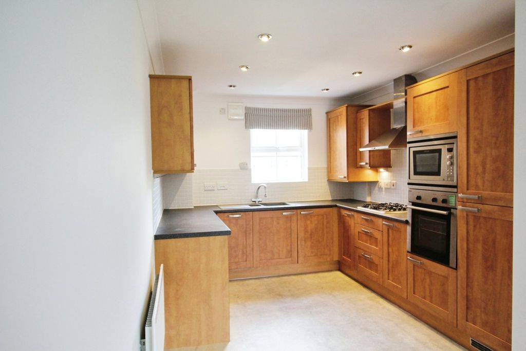 Property photo 3 of 12 Kitchen