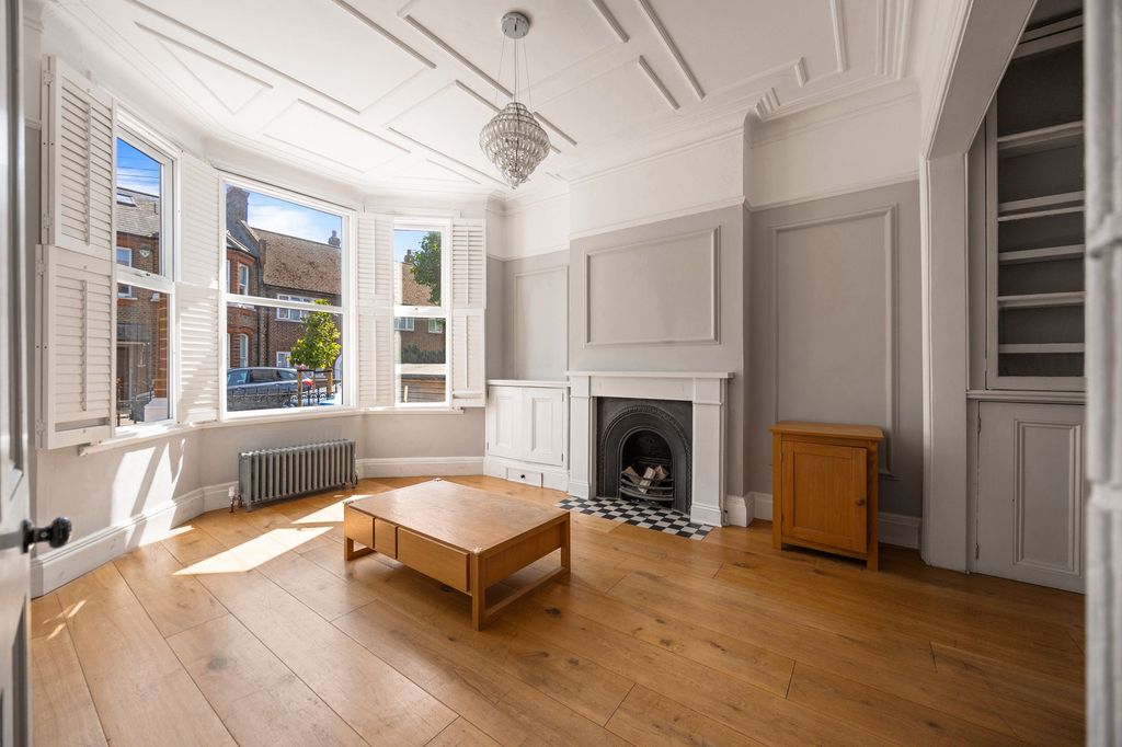 Property photo 1 of 32