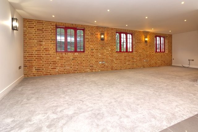 Property photo 3 of 11 Living Room
