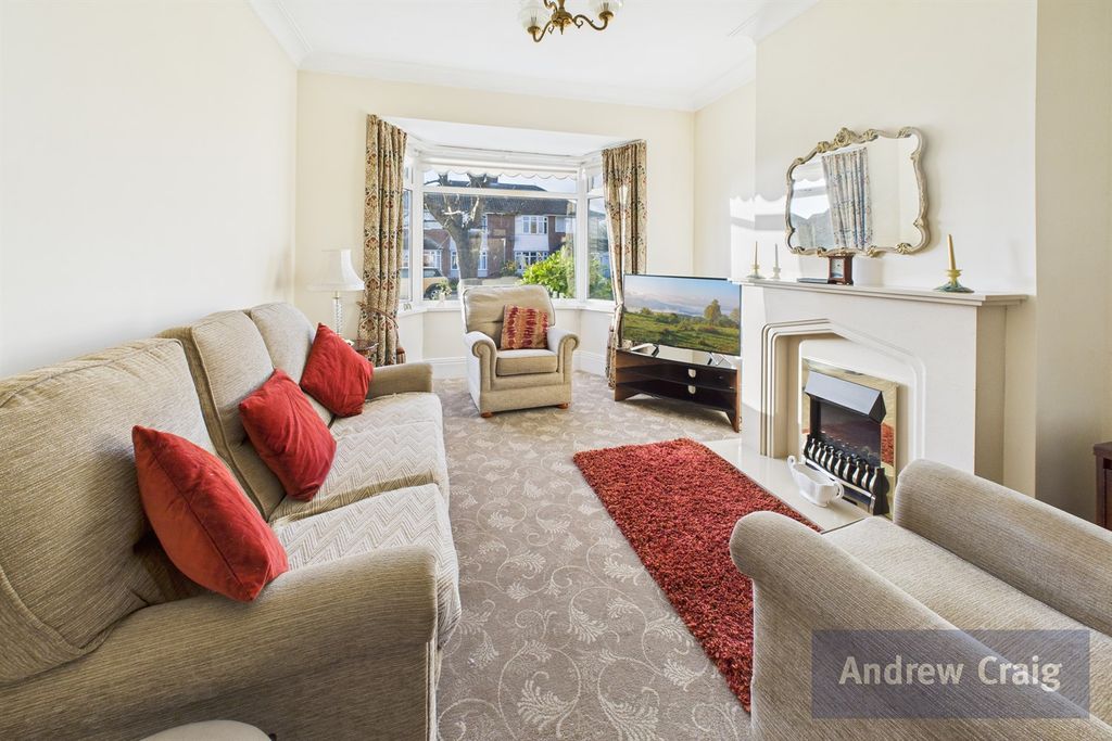 Property photo 2 of 18 Lounge