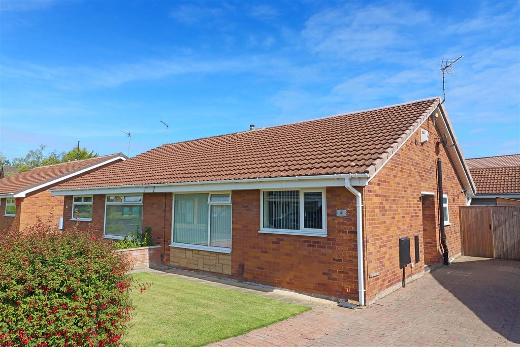 Property photo 1 of 8 External
