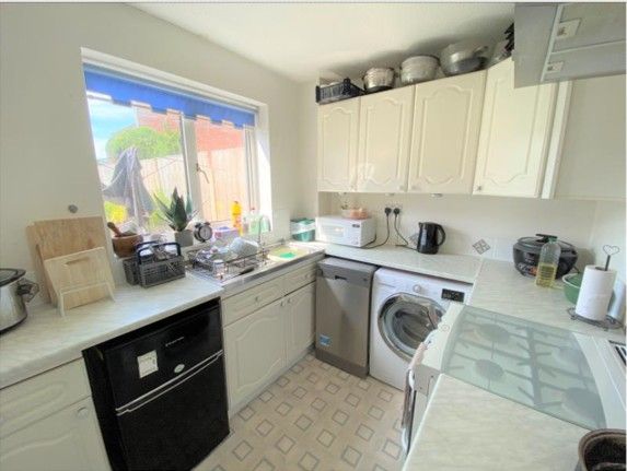 Property photo 3 of 6 Kitchen