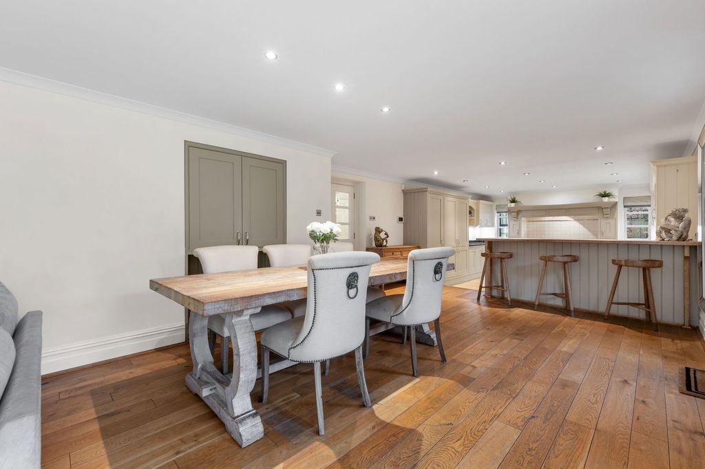 Property photo 3 of 40