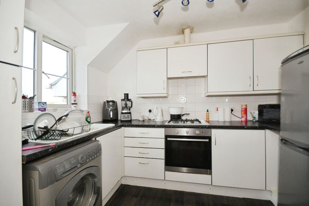 Property photo 3 of 17 Kitchen