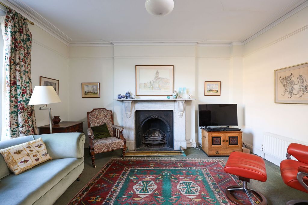 Property photo 3 of 33