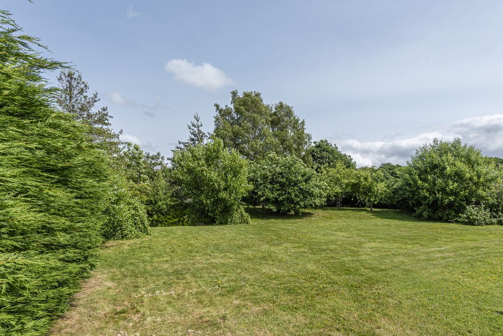 Property photo 3 of 28