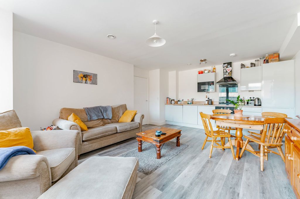 Property photo 3 of 14