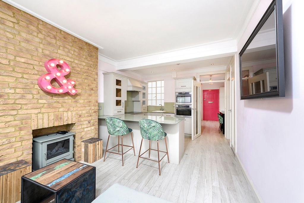 Property photo 3 of 17