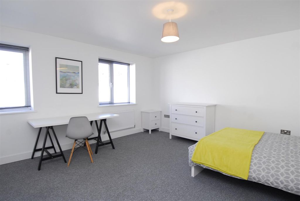 Property photo 3 of 4 Belgravemanorf7R1001.Jpg