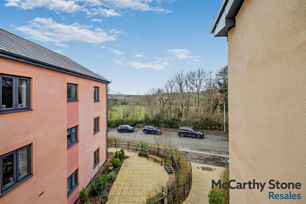 Property photo 3 of 25 8679236-Exterior01-800.Jpg