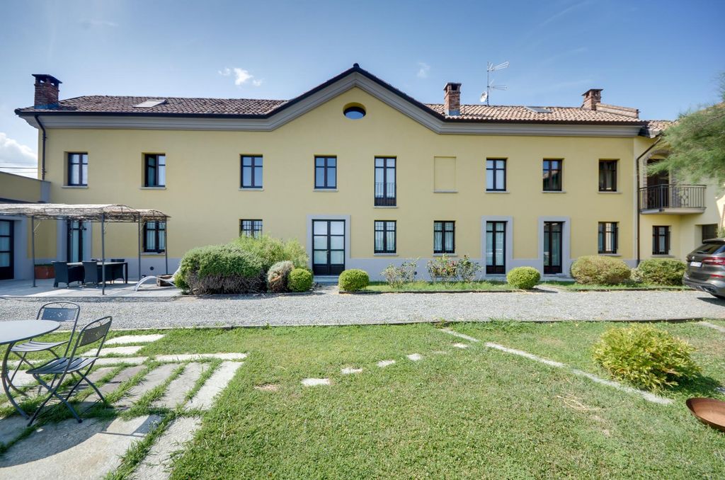 Property photo 2 of 56