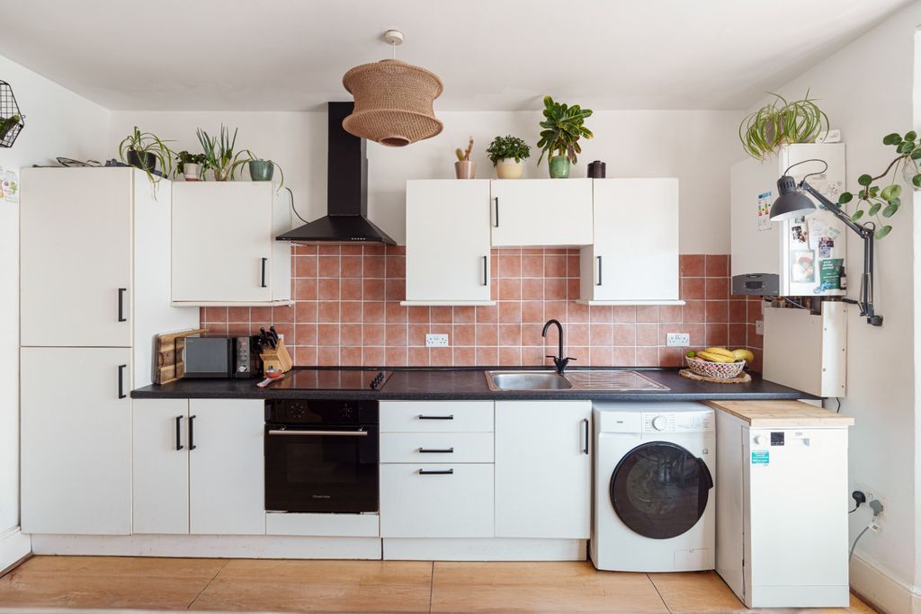 Property photo 3 of 12 4268883